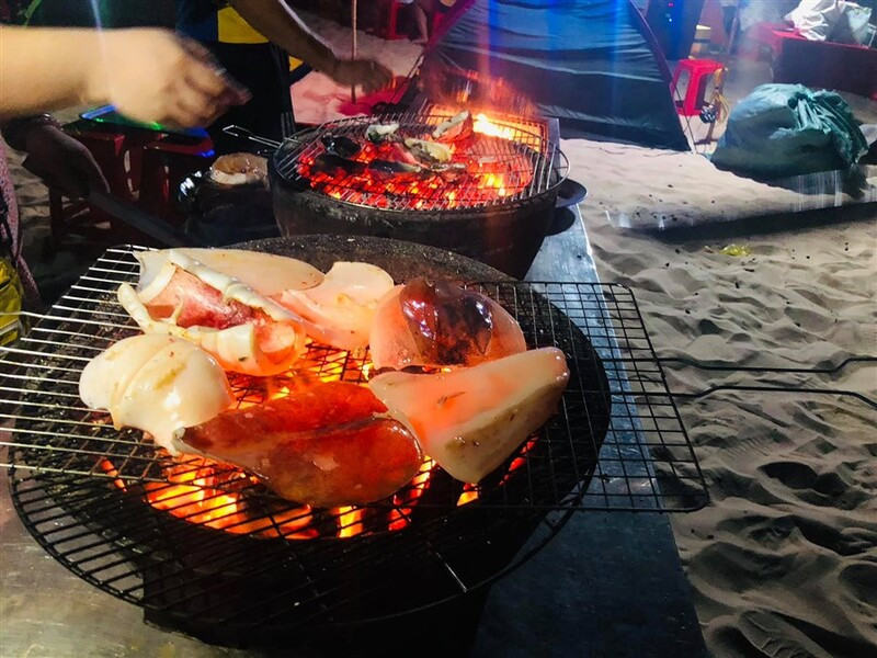 Có thể tổ chức một bữa tiệc BBQ ngay trên biển Ghềnh Bàng