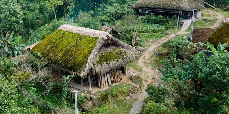 Những ngôi nhà thôn Sà Phìn