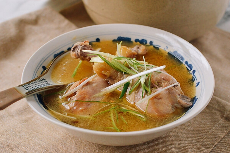 Canh gà nấu dầu mè 