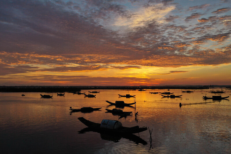 Ngắm bình minh tại Phá Tam Giang