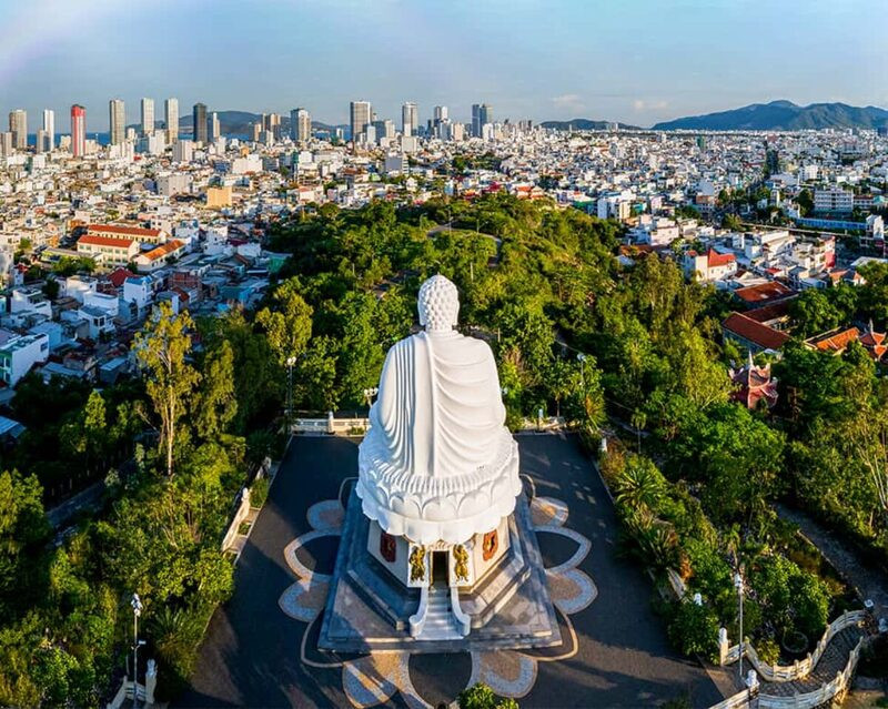 Chùa Long Sơn ở Nha Trang 