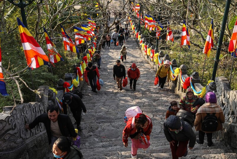 Lễ hội thu hút nhiều du khách đến đất Phật Quảng Ninh